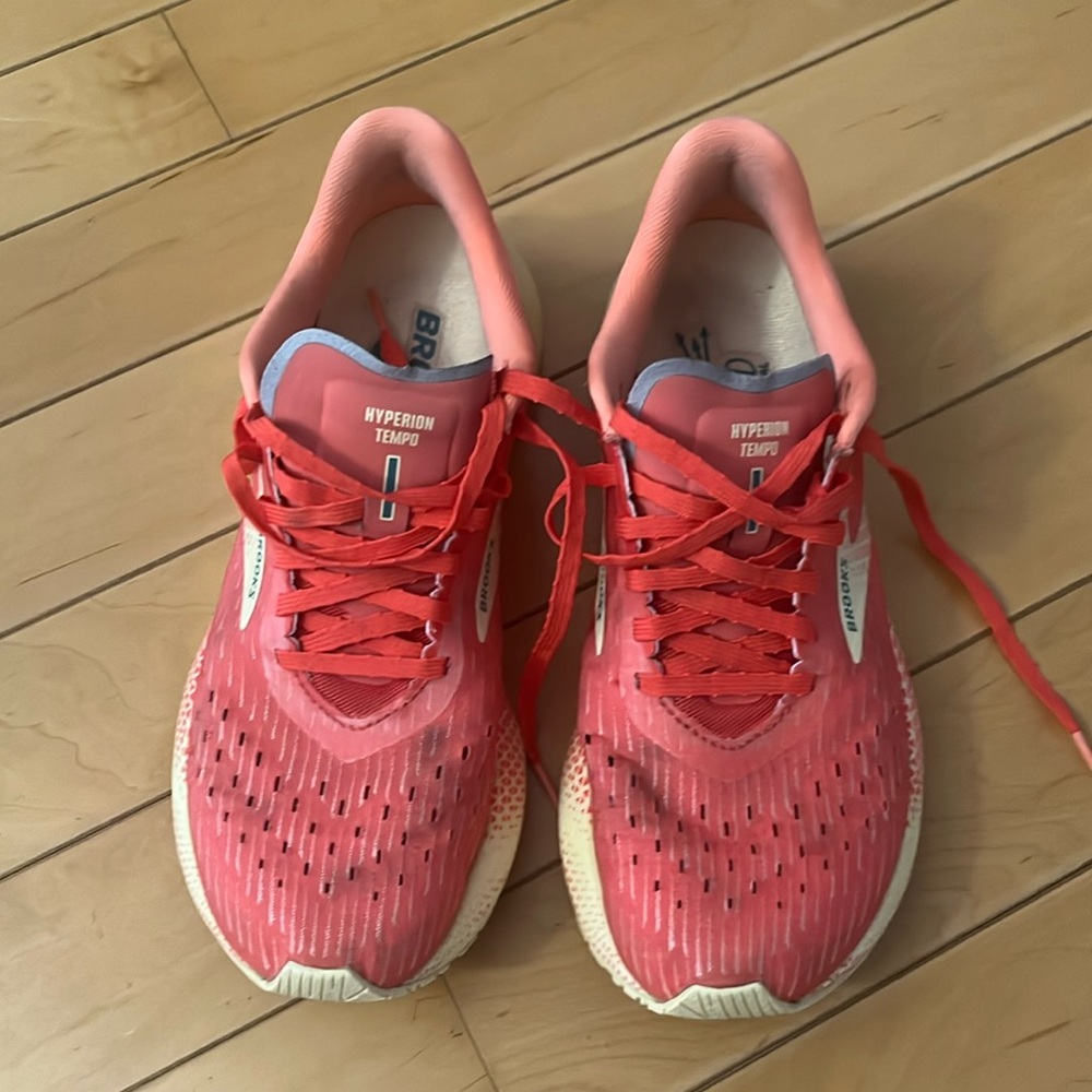 Brooks Hyperion Tempo Women’s size 8.5B Running Shoes